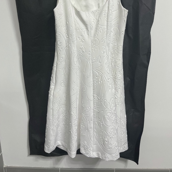 Club Monaco - Floral Scuba White Dress - Size 00 - Sleveless, Backless, Cocktail - Picture 4 of 5